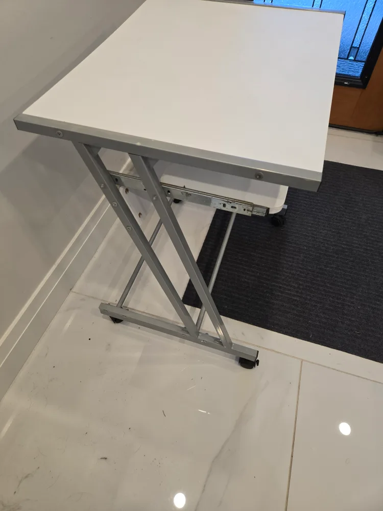 White Computer Desk with Keyboard Tray and Wheels image indicator(3)