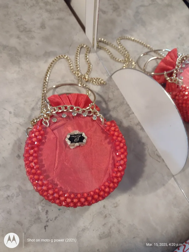 Red Beaded Evening Bag with Gold Chain image indicator(5)