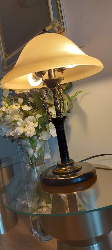 Vintage Table Lamp with Frosted Glass Shade image indicator(8)