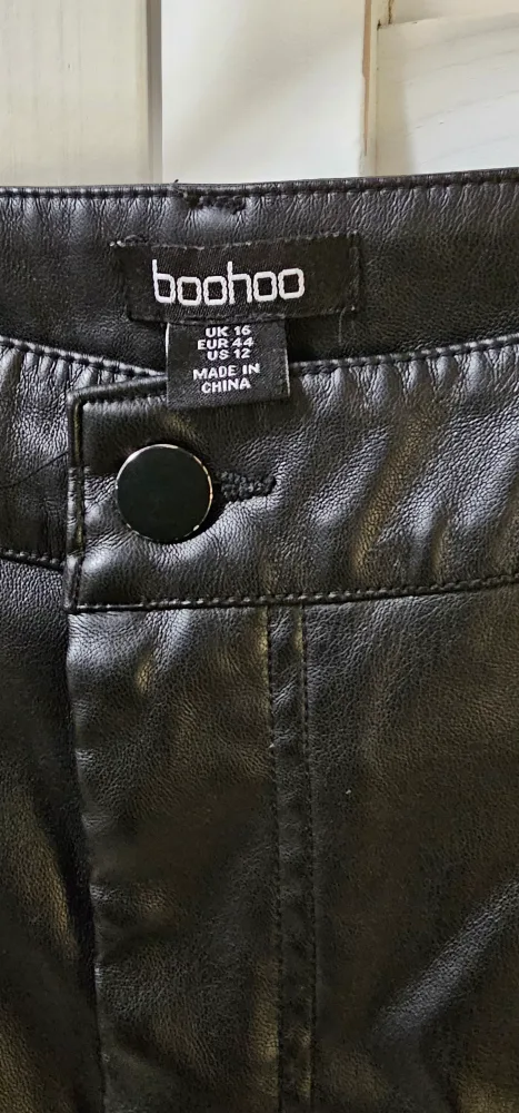 Boohoo Black Leather Look Wide Leg Trousers - Size 12 image indicator(2)