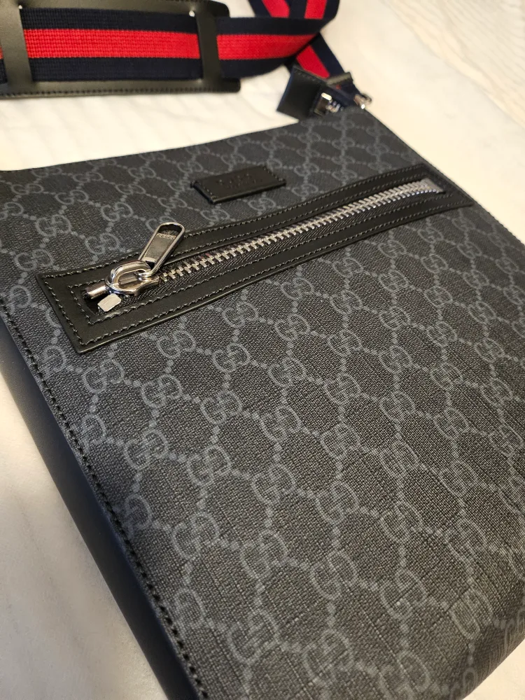 Gucci GG Supreme Messenger Bag image indicator(2)