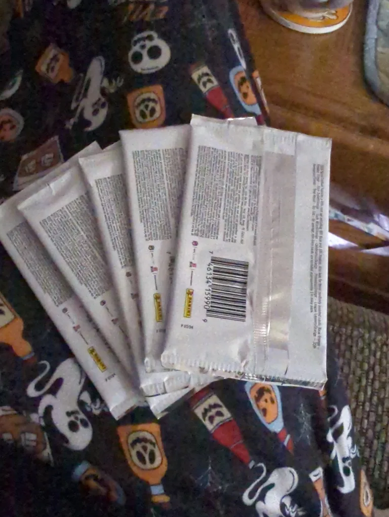 Five Packs of 2024 Score Football Trading Cards image indicator(2)