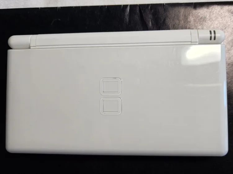 White Nintendo DS Lite image indicator(2)