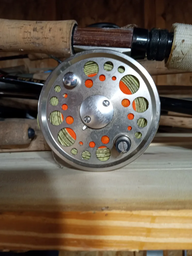 Vintage Fly Fishing Reels – Lot of Three for 200$ image indicator(2)