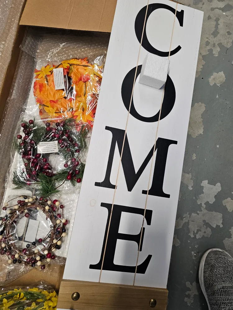 Brand New Welcome Sign with Wreaths image indicator(4)