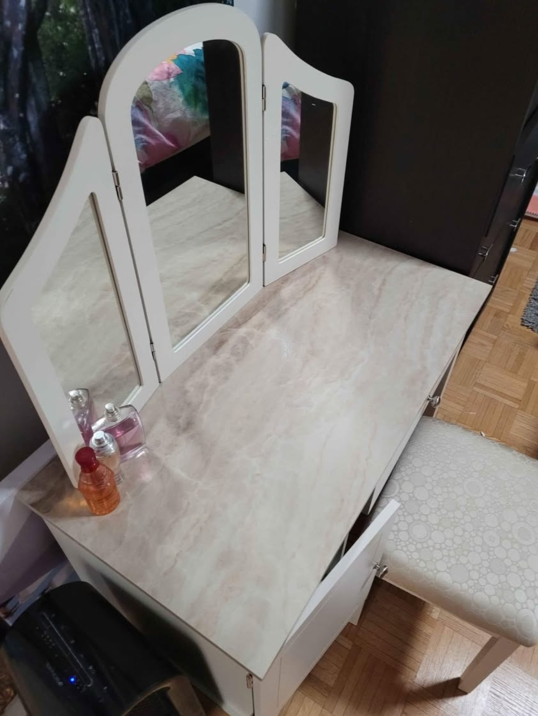 White Vanity Set with Tri-fold Mirror - photo 2