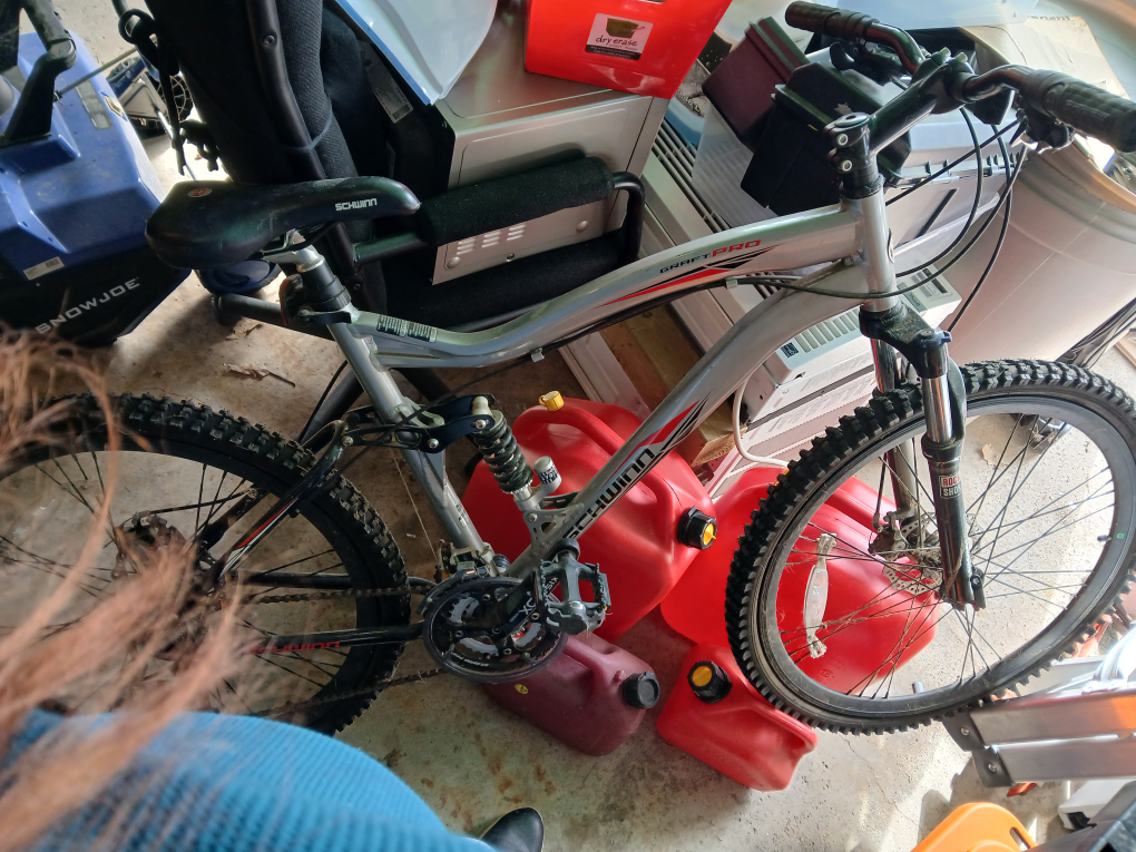 Schwinn Graft Pro Mountain Bike & Helmet