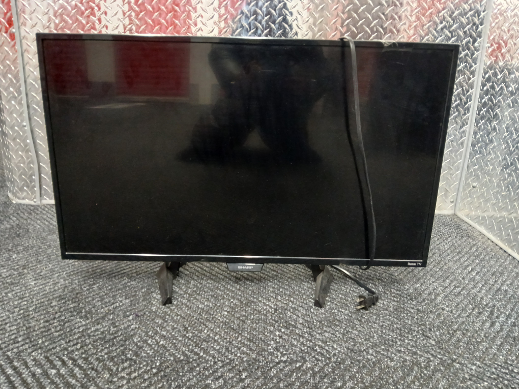 Sharp 32 inch Roku TV - photo 3