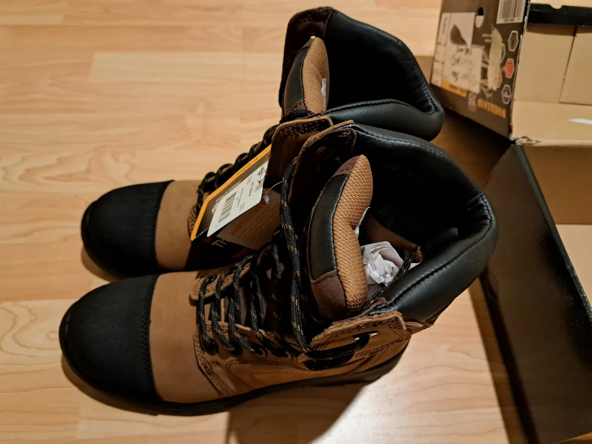 Brand new Kodiak Men's Brown Leather Work Boots - Size 9 image indicator(3)