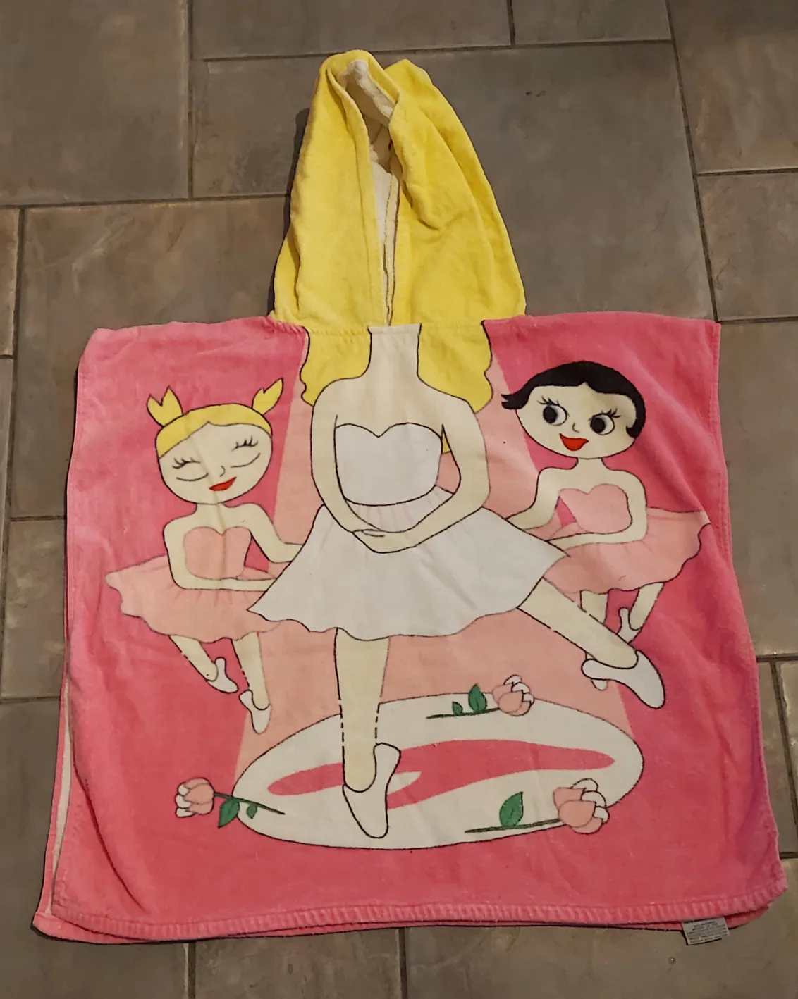 Kids' Character Blankets & Hooded Towels – Bundle of 5 image indicator(5)