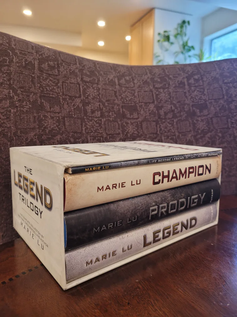 Marie Lu Legend Trilogy + Life Before Legend image indicator(2)