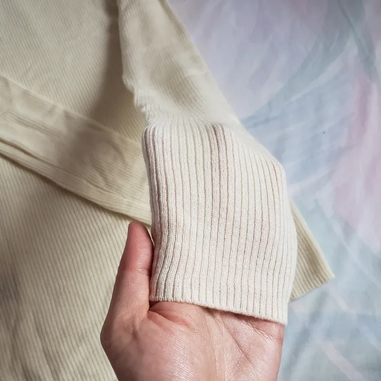 UNIQLO 100% Merino Wool Turtleneck Sweaters image indicator(2)