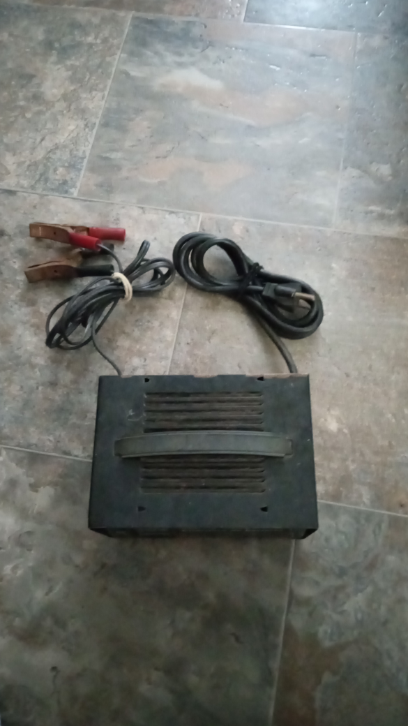 Motomaster 6 Amp 12V Battery Charger - photo 2