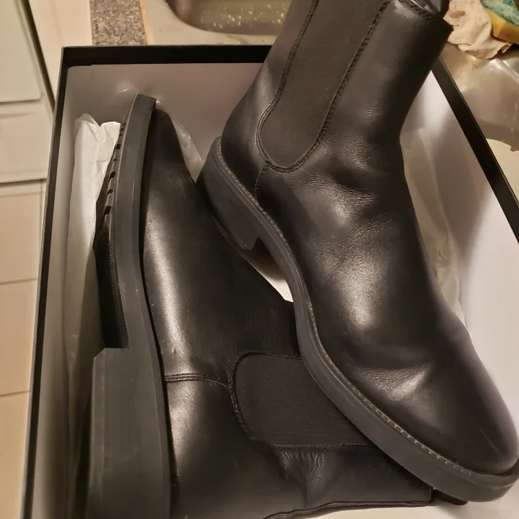 Massimo Dutti Chelsea Boots women Size 9 image indicator(2)