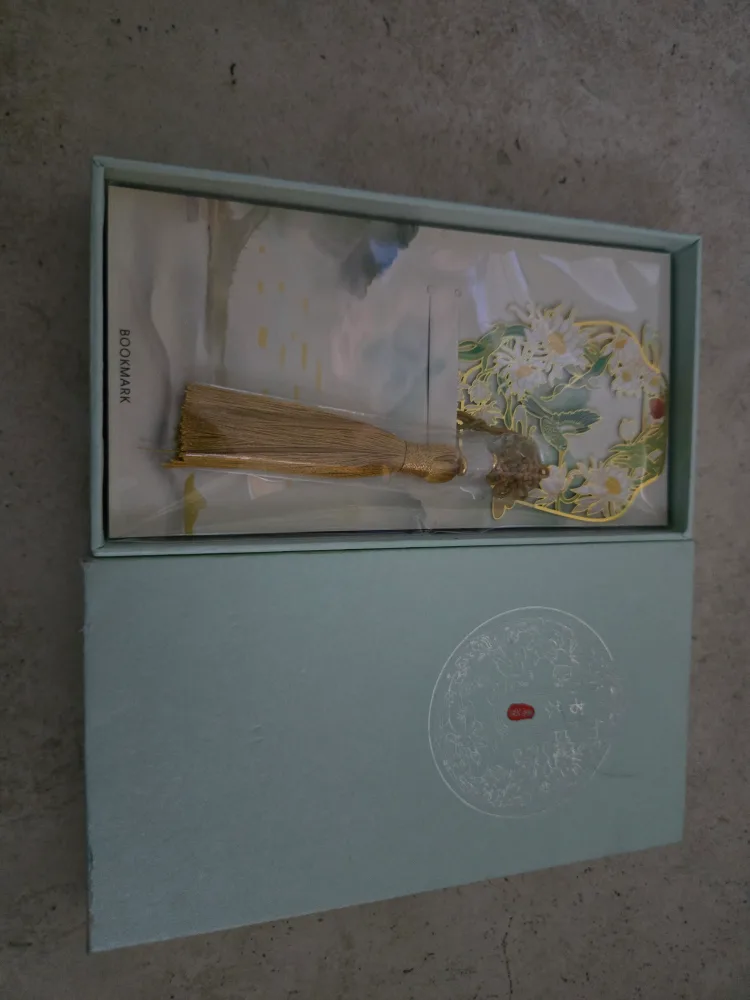 🥕BNIB Elegant Floral Bookmark with Gold Tassel (Giftable) In Box image indicator(2)