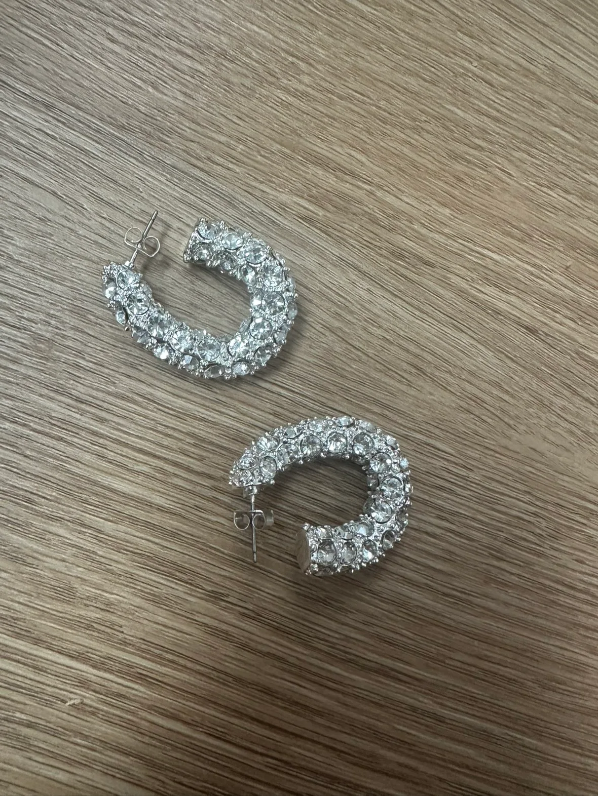 Rhinestone hoop earrings image indicator(4)