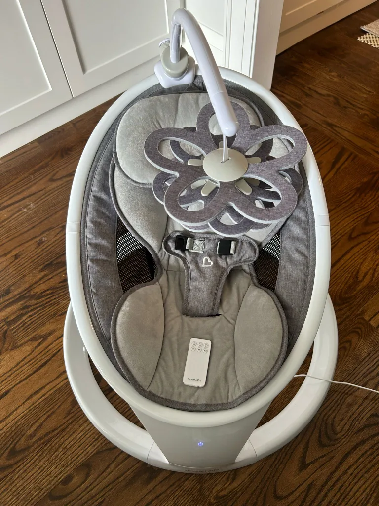 Munchkin Swing Seat with Baby Bloom Mobile image indicator(2)