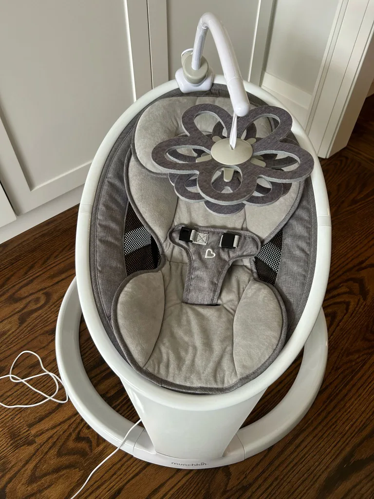 Munchkin Swing Seat with Baby Bloom Mobile image indicator(3)