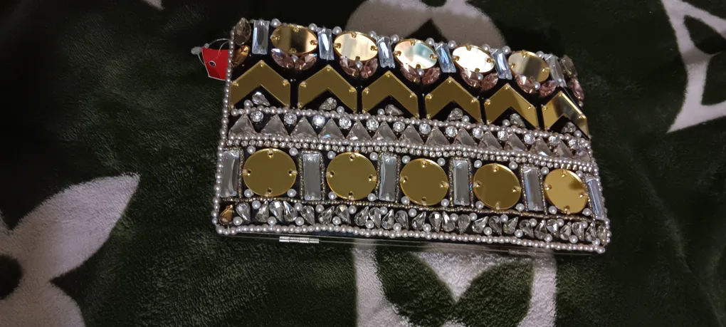 Gorgeous Embellished Clutch image indicator(3)
