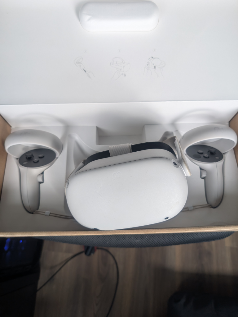 Meta Quest 2 VR Headset - White - Excellent Condition