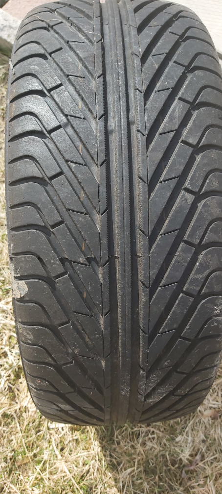 Set of  205/40ZR17 tires and rims - photo 2