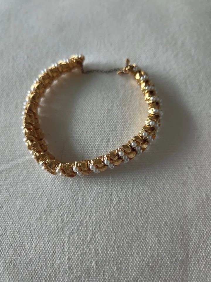 Gold Tone Pearl Bracelet image indicator(2)