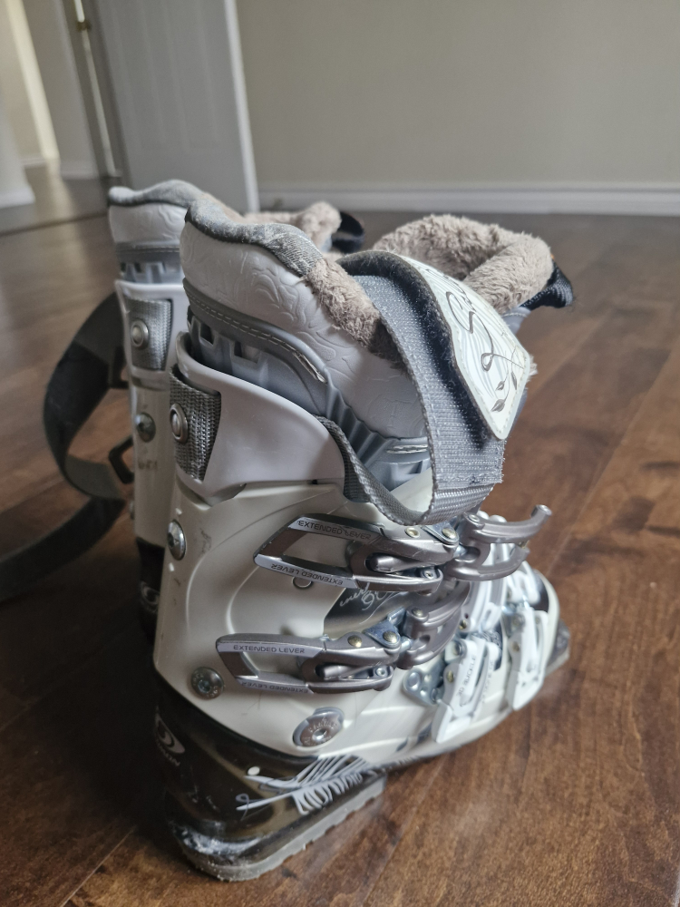 Women's Salomon Ski Boots - Size 23.5 - photo 2