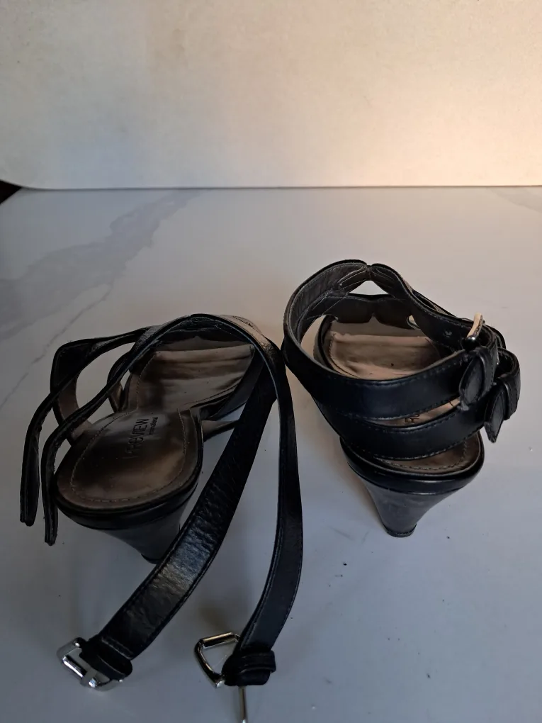 Black Leather Sandals Size 5M image indicator(2)