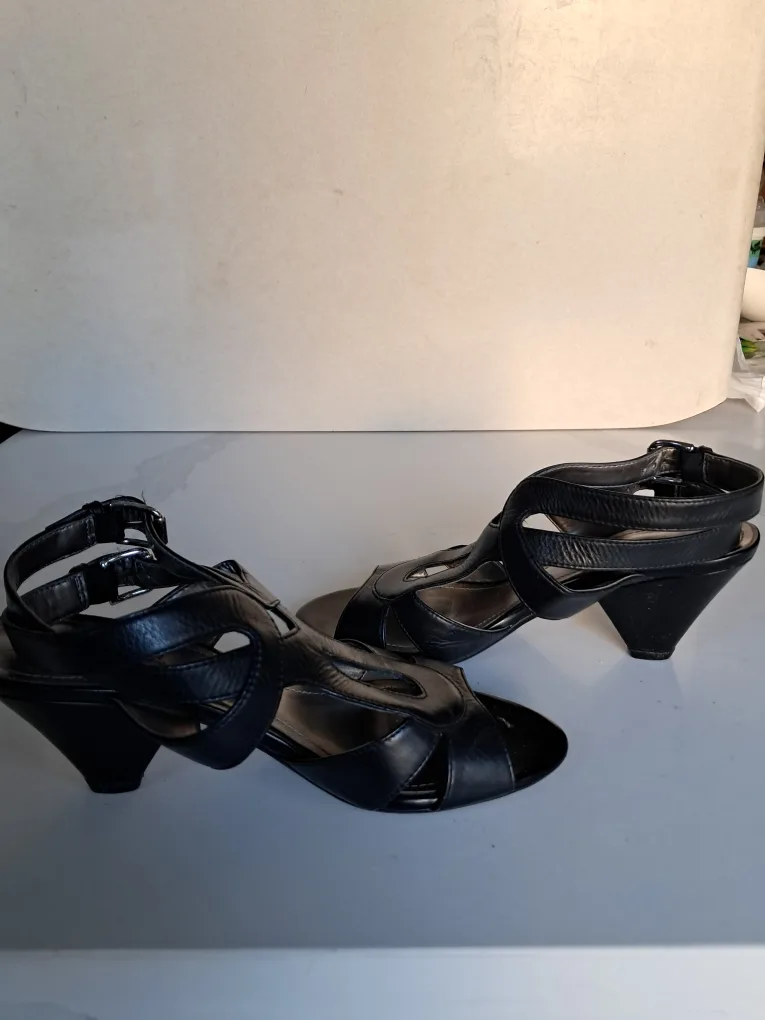 Black Leather Sandals Size 5M image indicator(3)