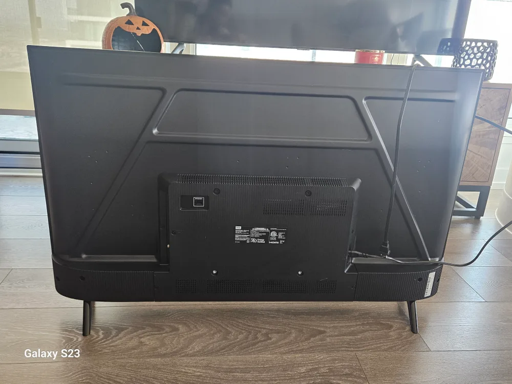 TCL Roku TV - 43" Smart TV UHD LED image indicator(3)