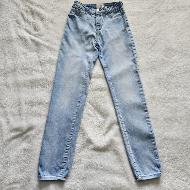 Light wash high-waisted skinny jeans