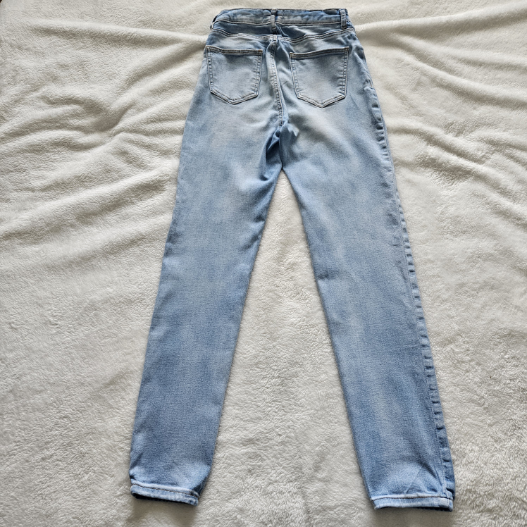 Light wash high-waisted skinny jeans - photo 2