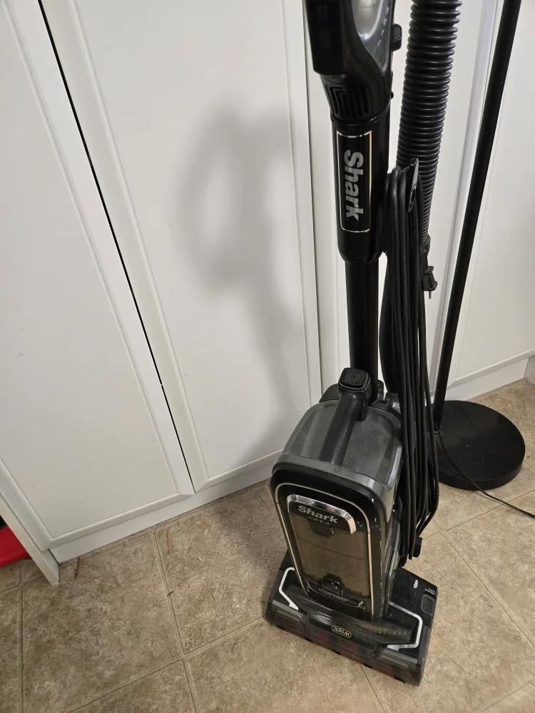 Shark Apex Powered Lift-Away Vacuum image indicator(2)