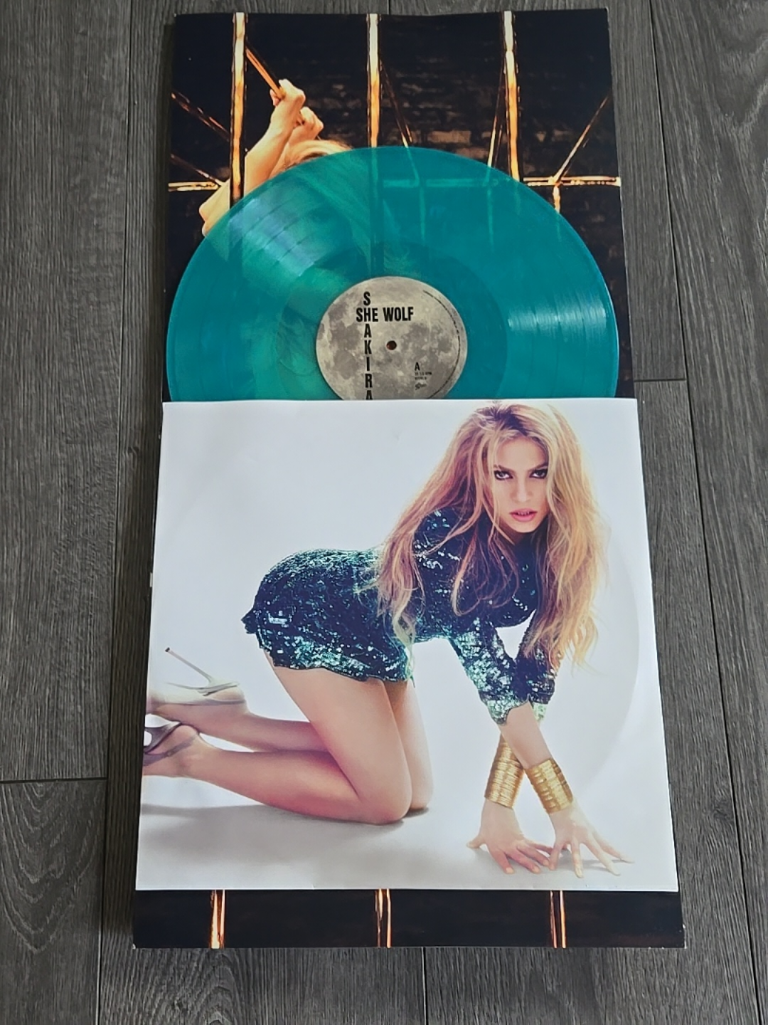 Shakira - She Wolf - Teal Coloured Vinyl LP - photo 3