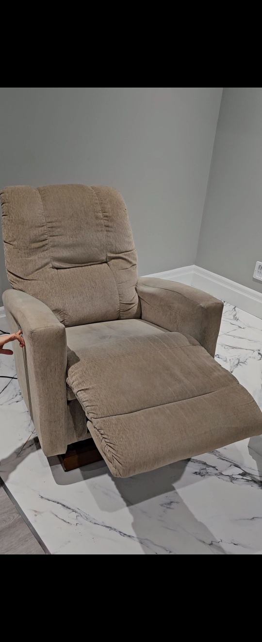 LAZBOY Power Wall Recliner - photo 3
