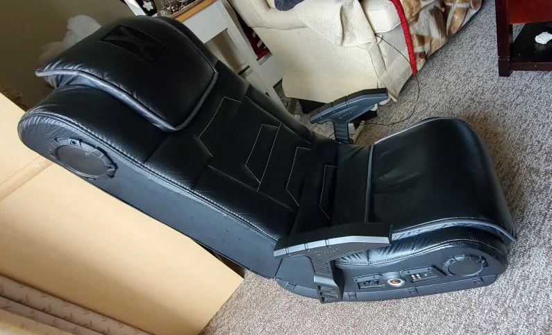 X-Rocker Pro Series Gaming Chair with Built-in Speakers image indicator(4)