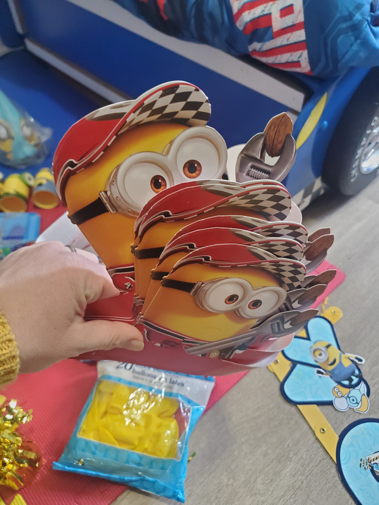 Minion Birthday Party Supplies Bundle - photo 4