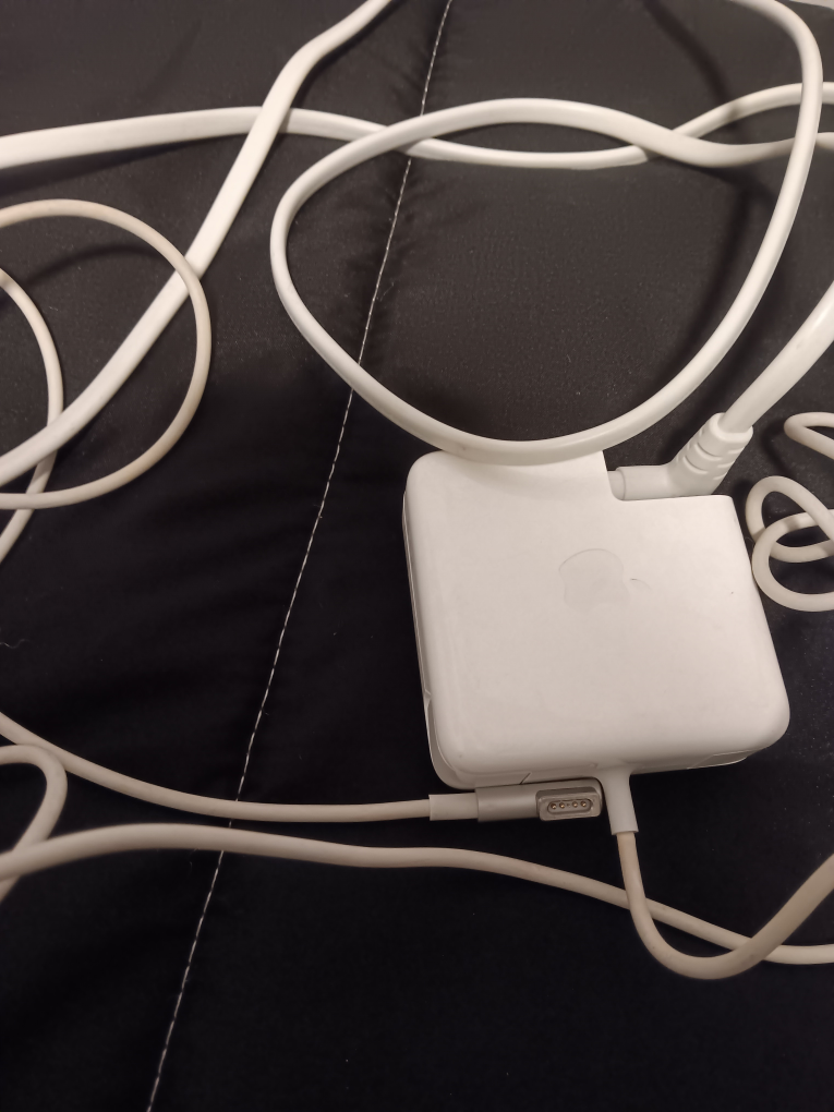 Apple MagSafe Power Adapter - photo 3