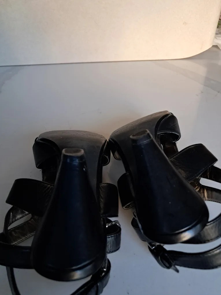 Black Leather Sandals Size 5M image indicator(4)