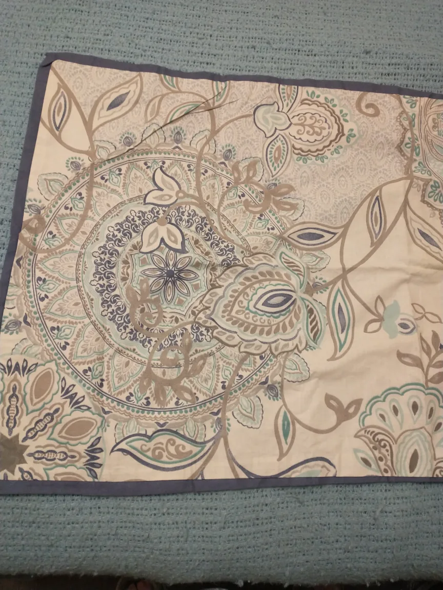 LOVELY KING SIZE BLUE & WHITE FLORAL DESIGN PILLOWCASE image indicator(3)