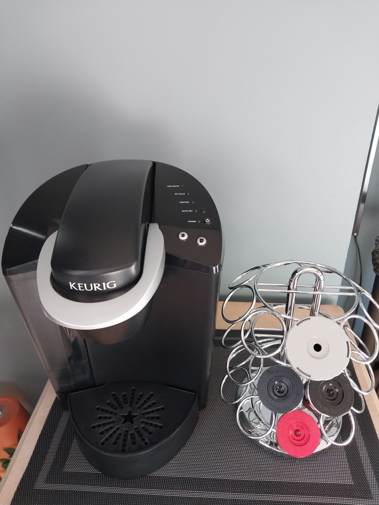 ✨ Keurig K-Classic Coffee Maker Ultimate Set – Like New! ✨