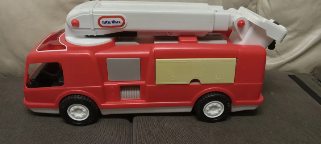 Little Tikes Fire Truck with Ladder image indicator(2)