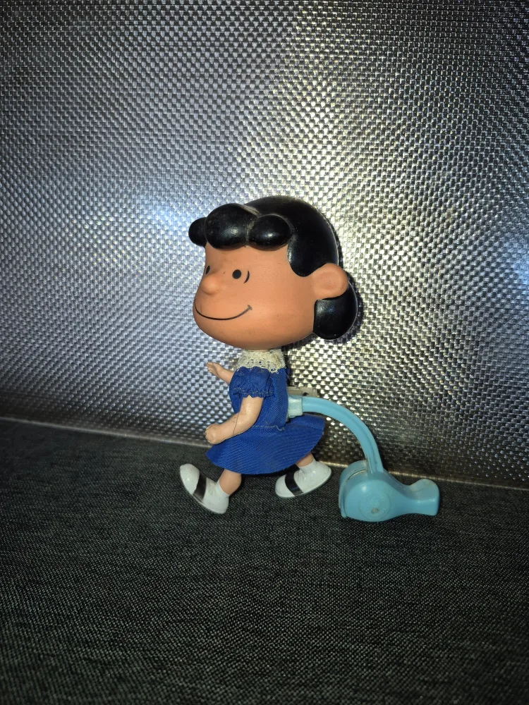 Vintage Peanuts Sally Brown Walking Toy image indicator(6)