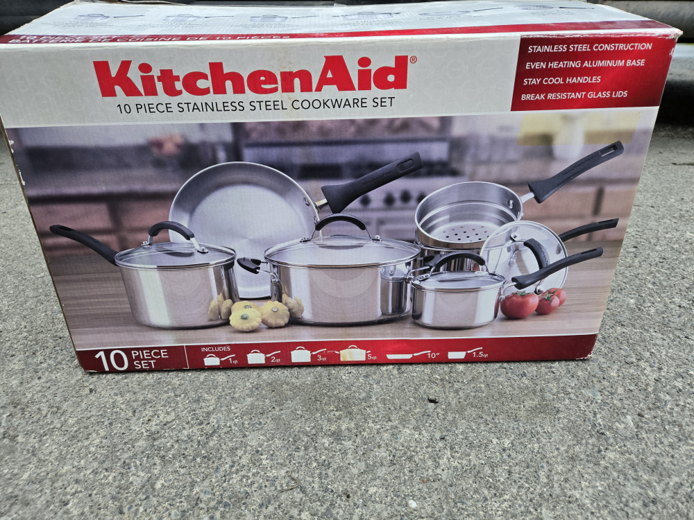 New kitchen pots and pan set