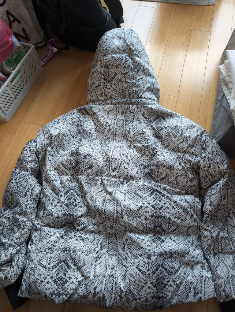 Varley Ski and Snowboarding Jacket - Medium 🧡 image indicator(4)