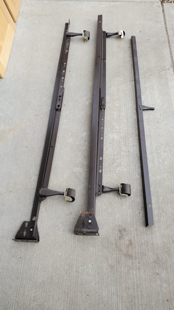 Adjustable metal frame for bed