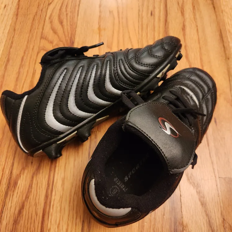 Soccer Cleats - Size 6 image indicator(3)