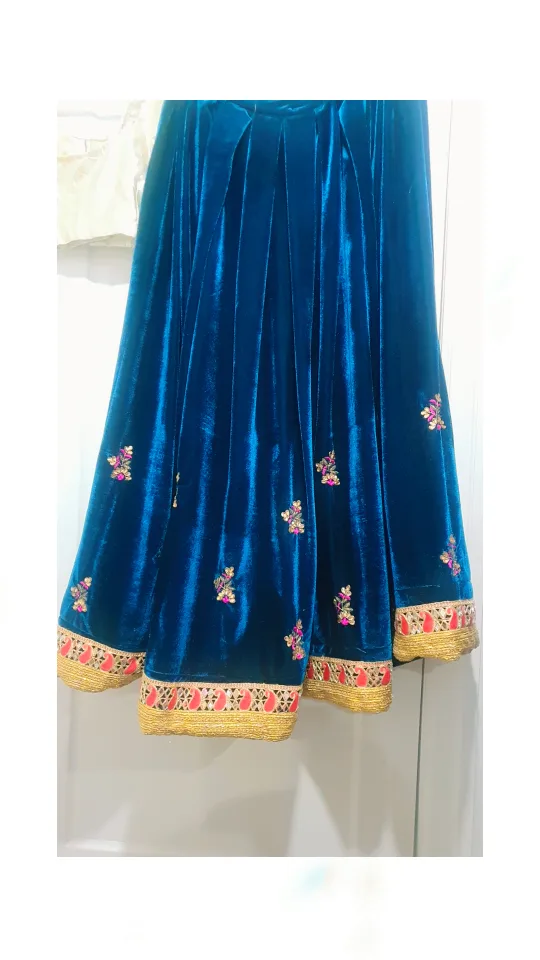 Gorgeous Teal Velvet Lehenga Choli Set image indicator(2)