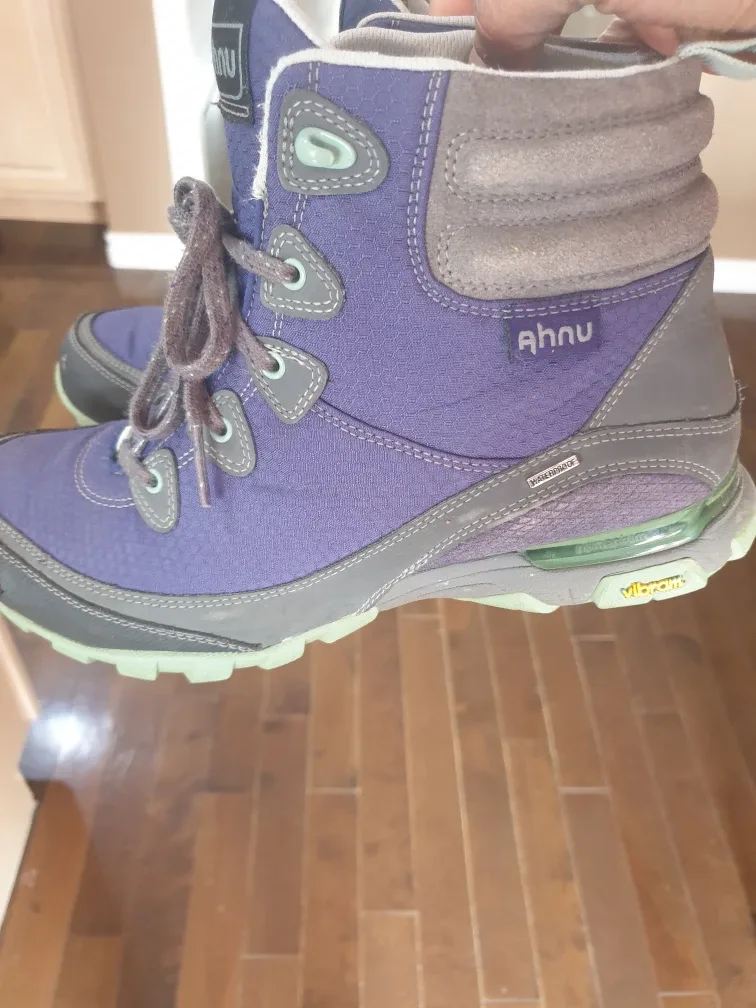 Ahnu Women's Hiking Boots Size 8 image indicator(2)