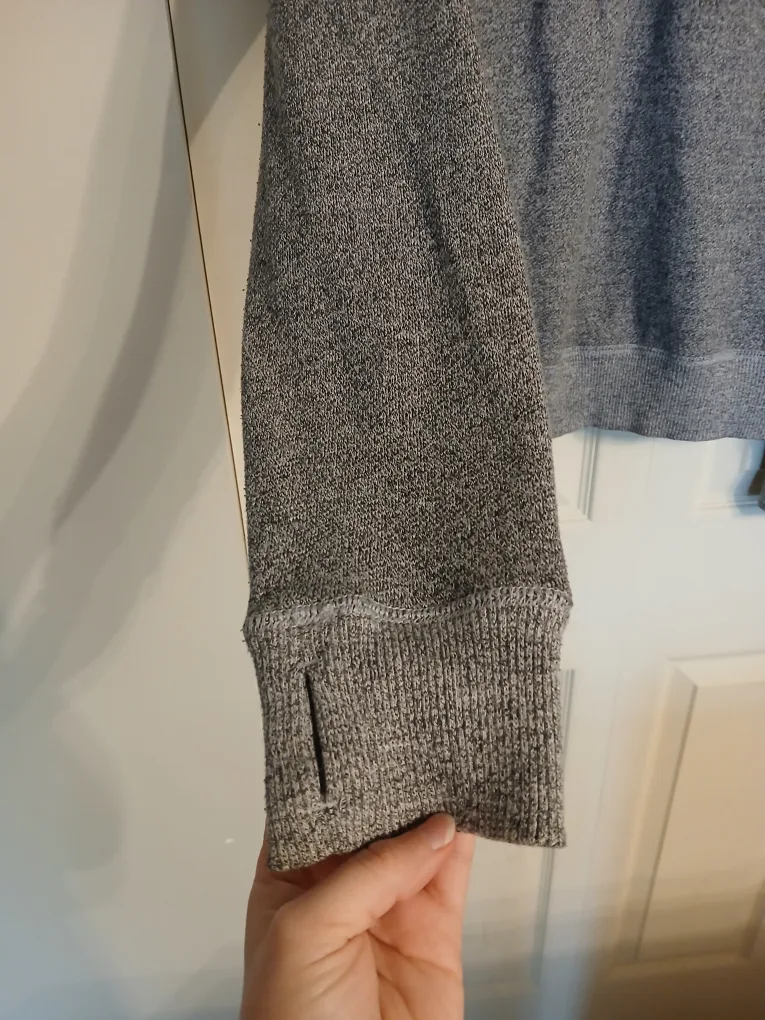 ROOTS Grey branded hoodie, size medium (M) image indicator(7)